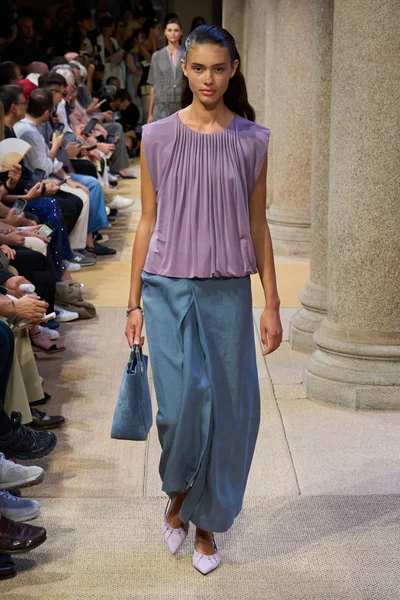 Look 25